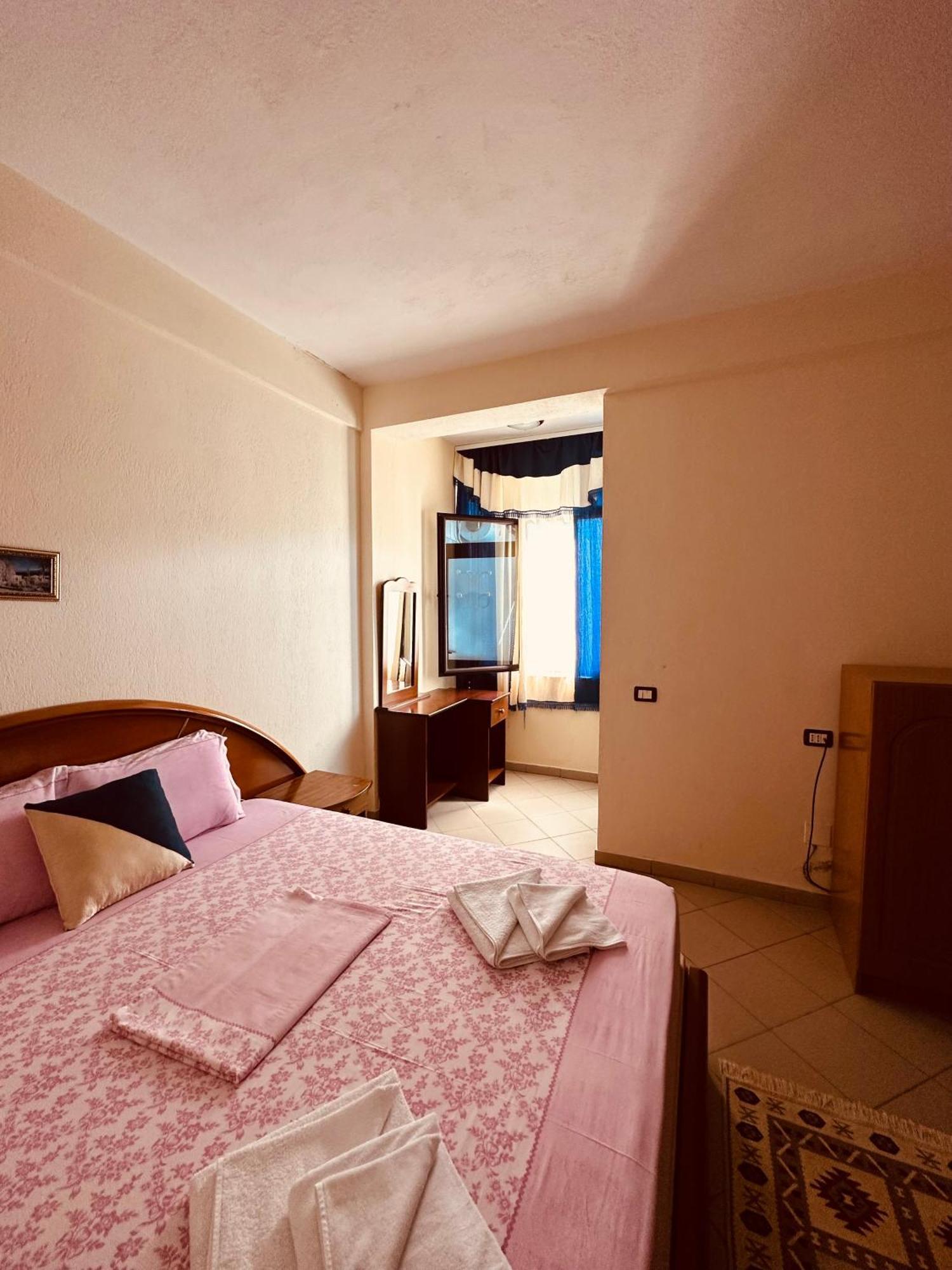 Hotel Saint Marena Pogradec Zimmer foto