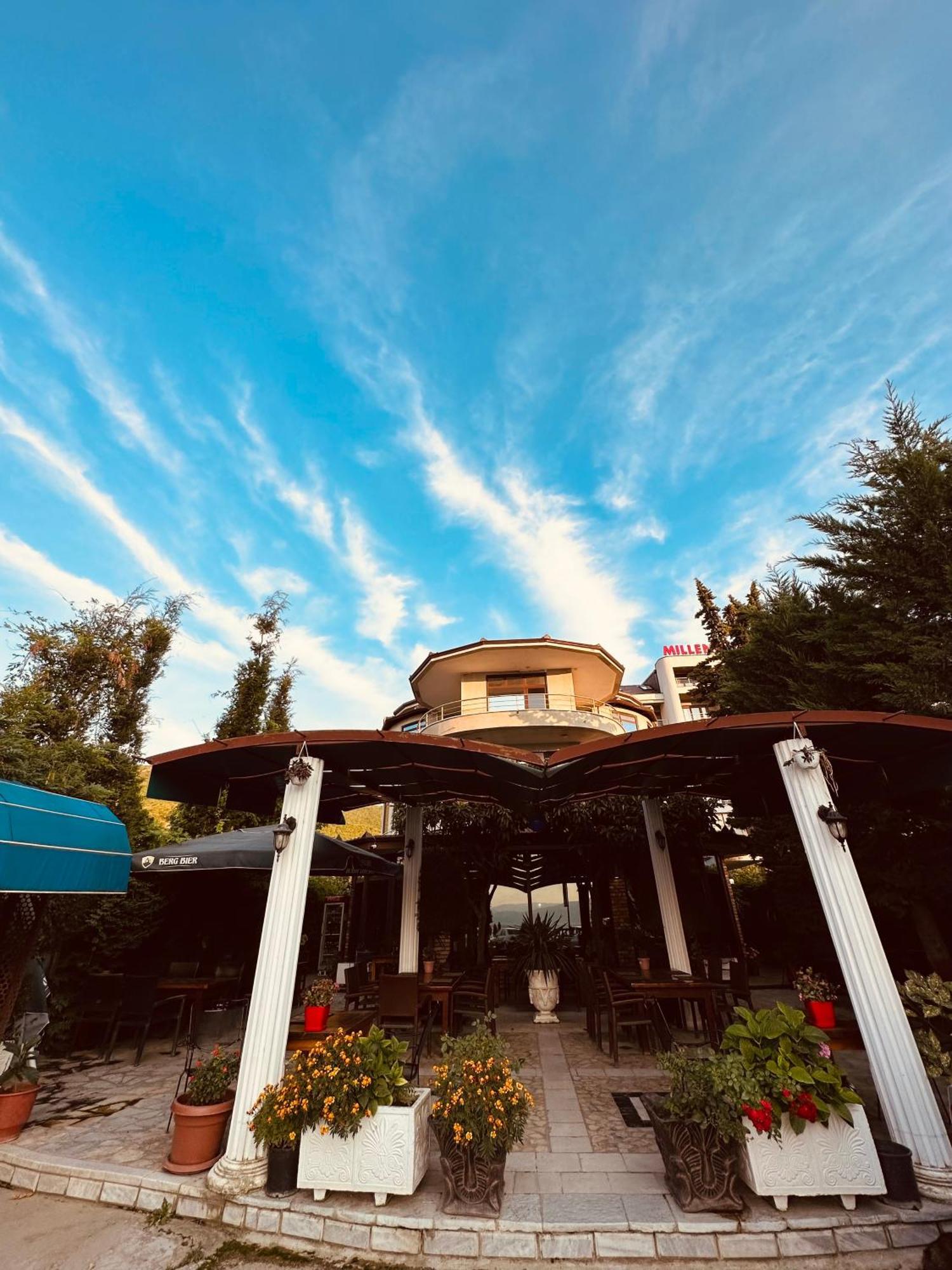 Hotel Saint Marena Pogradec Exterior foto