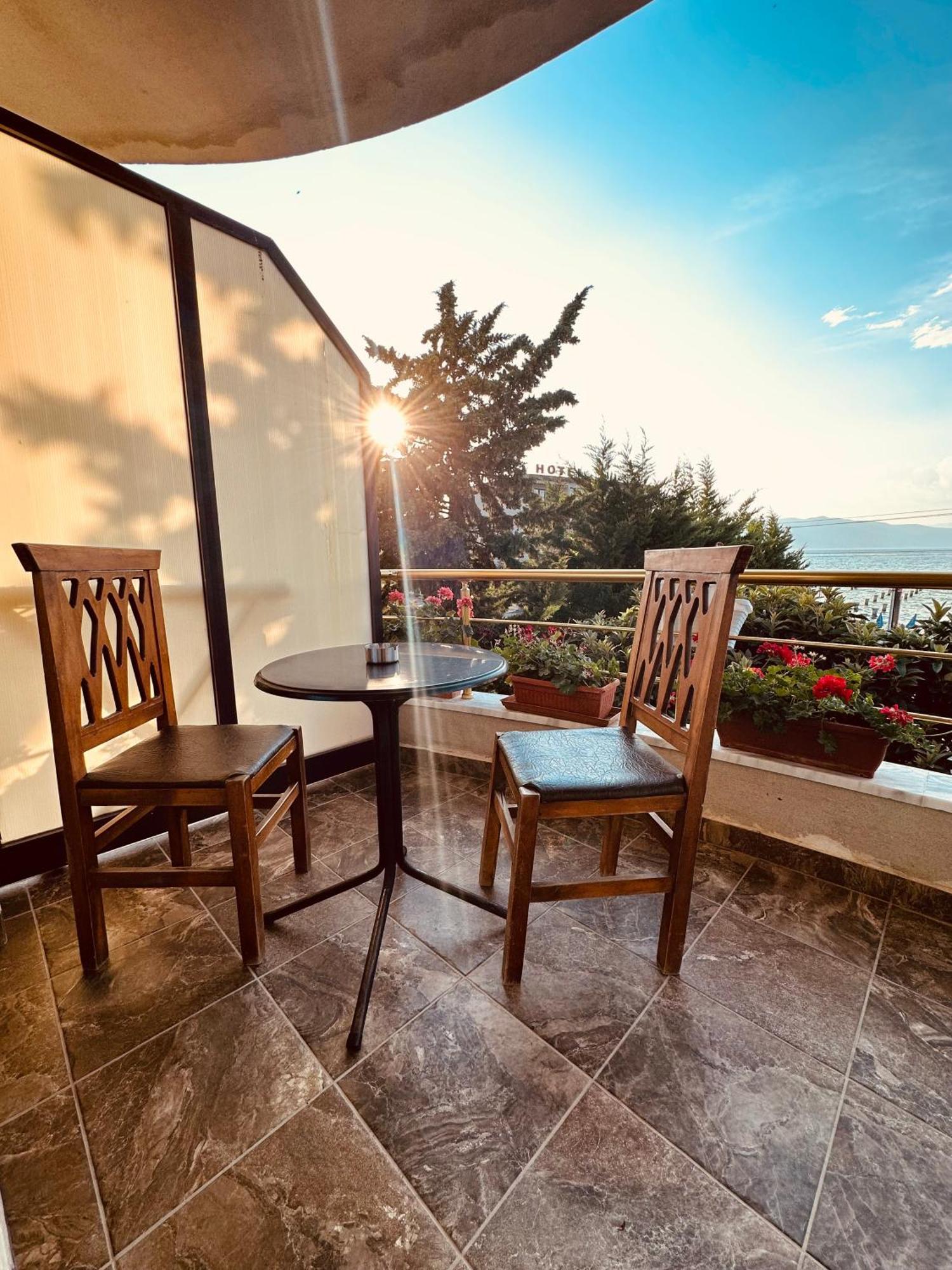 Hotel Saint Marena Pogradec Exterior foto