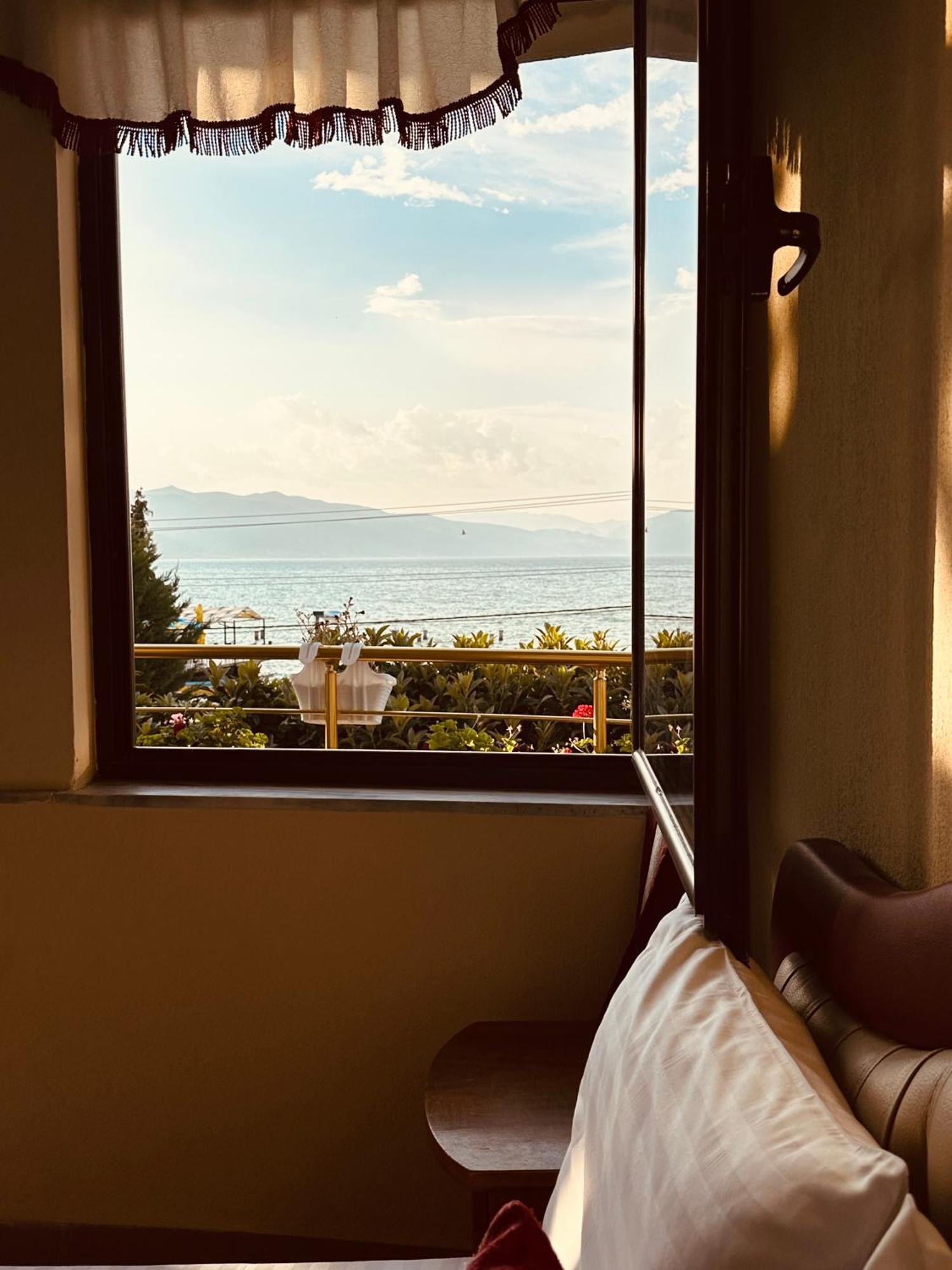 Hotel Saint Marena Pogradec Exterior foto