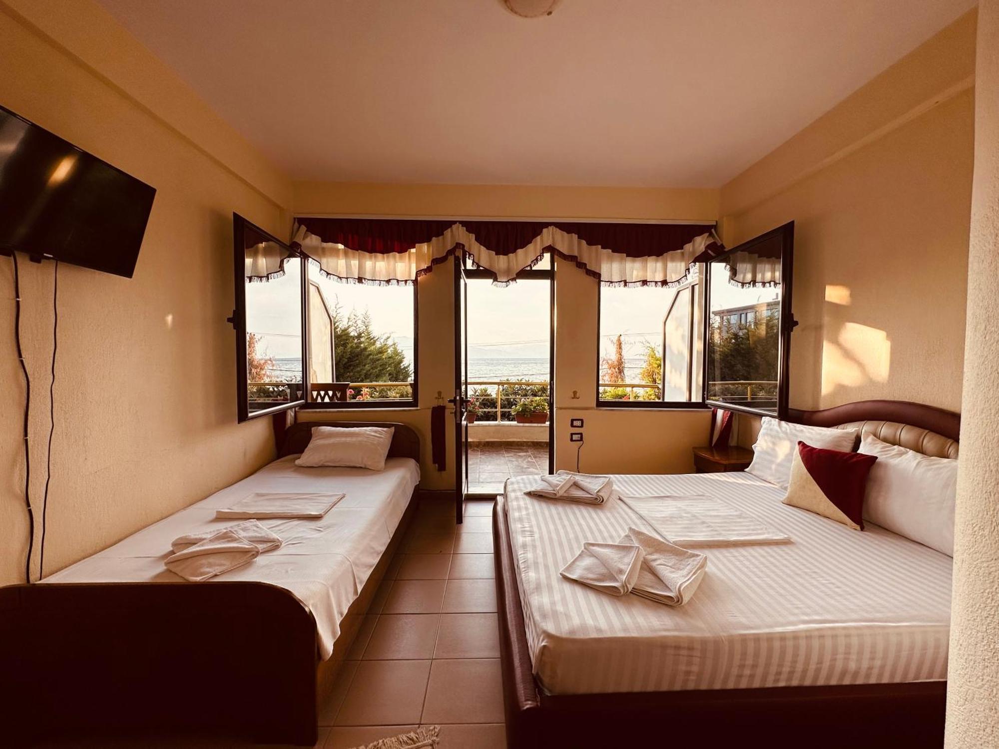 Hotel Saint Marena Pogradec Exterior foto